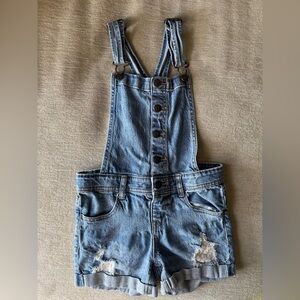 Cat & Jack Girls Denim Overall Shorts Distressed Jean Shortalls Size M 7/8